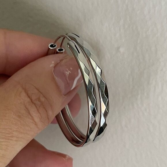 NEW 925 Sterling Diamond Cut Hoop Earrings - Picture 6 of 11